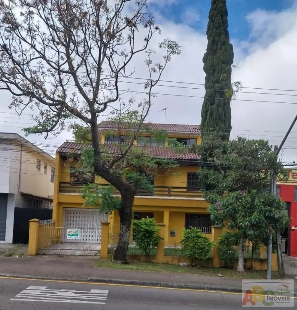 Sobrado para Locação em Curitiba, Capão Raso, 5 dormitórios, 2 suítes, 3 banheiros, 5 vaga