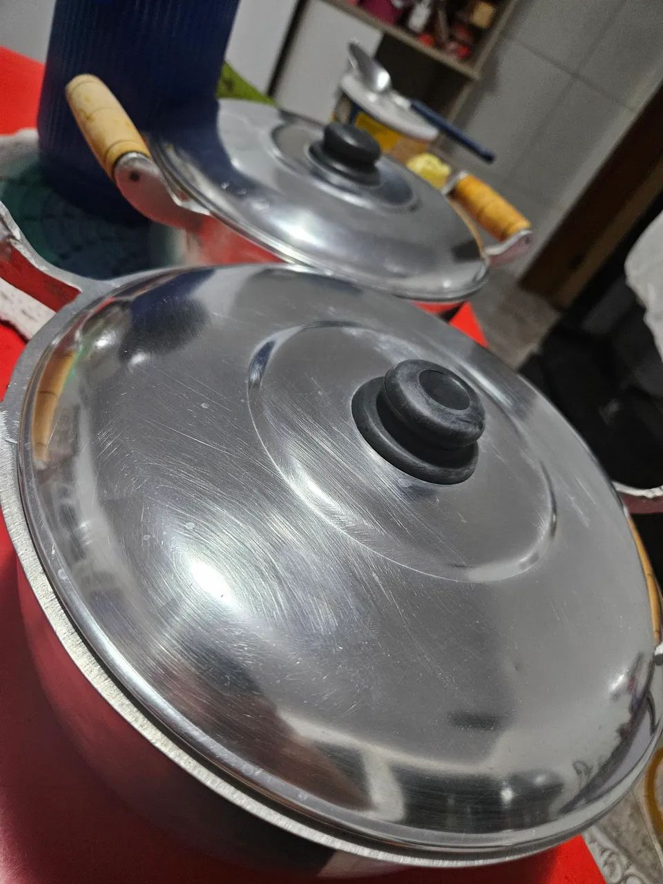 2 Panelas de Alumínio batido com Tampa - Foto 2