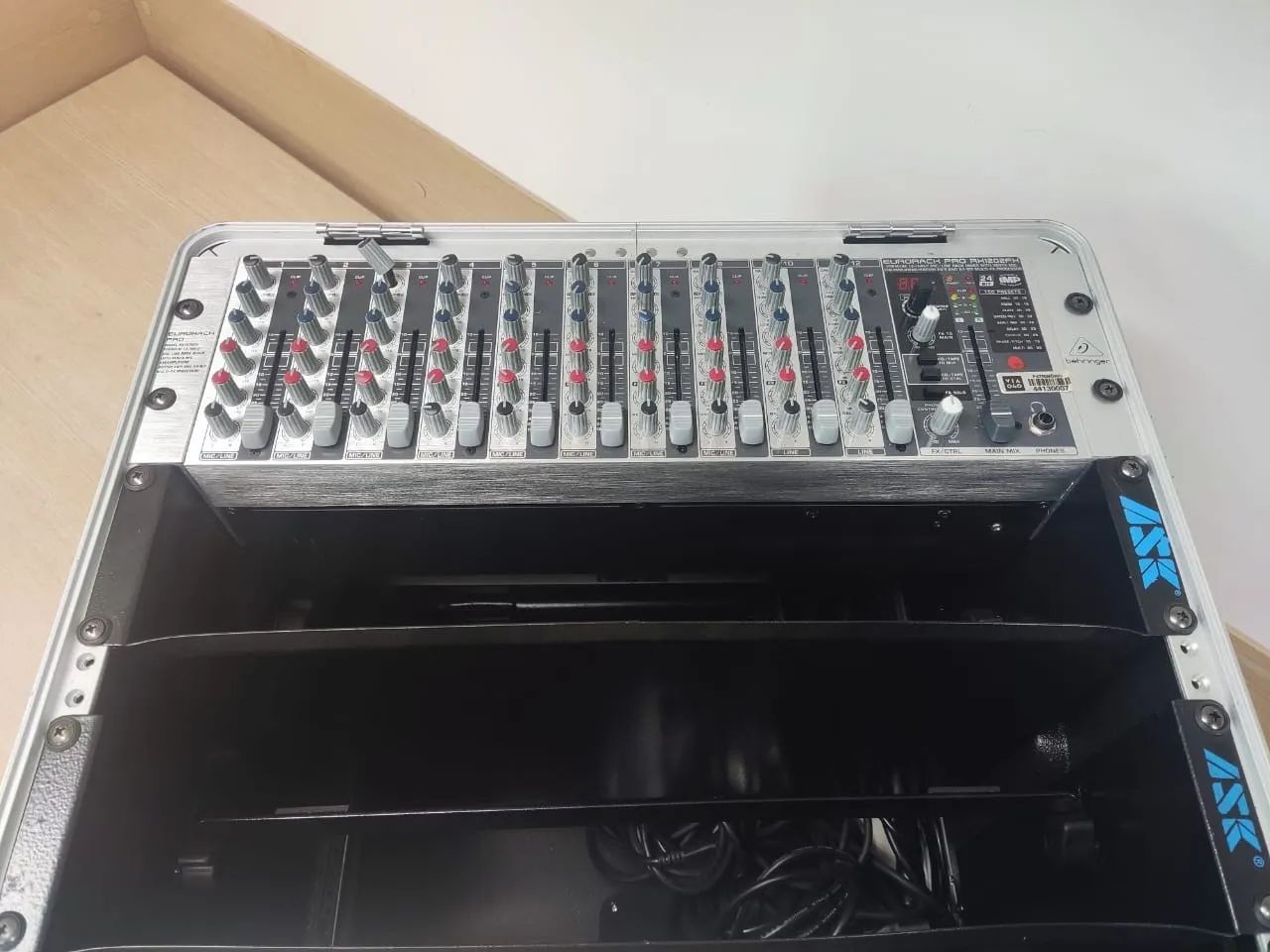 Kit Mesa de Som Behringer + Case Profissional  - Foto 3