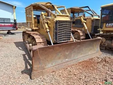 Trator de Esteira Cat D6D