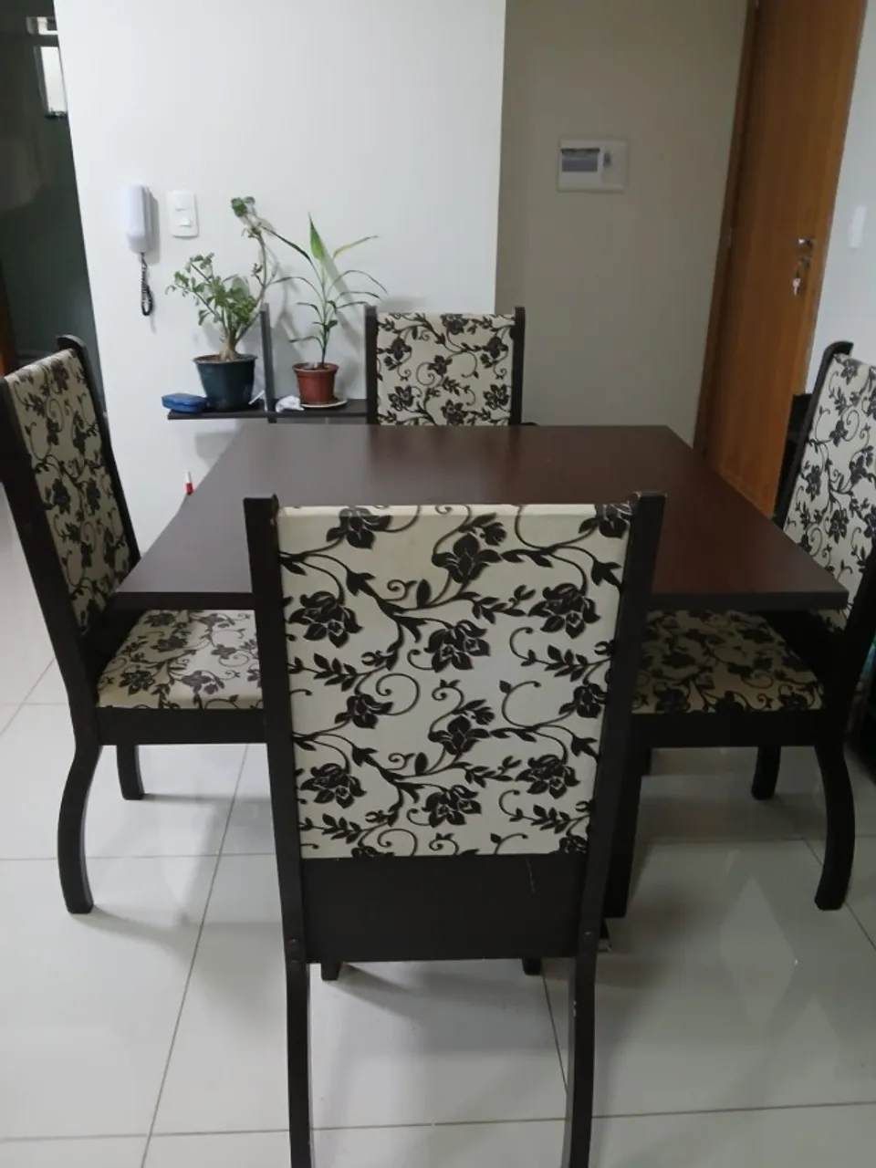 Mesa com 4 cadeiras