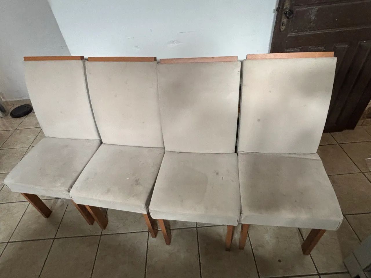 Mesa de 4 lugares com cadeira estofadas - Foto 2
