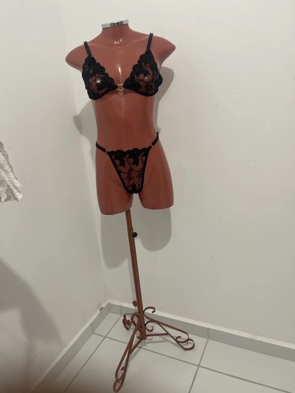 Manequim rosé pé luxo