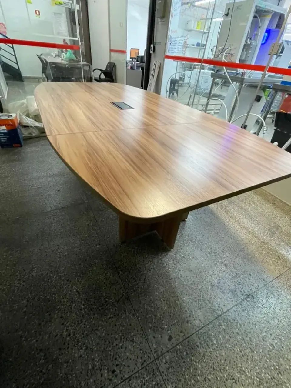 Mesa de Reunião de Escritório com Caixa de Tomada - 2,40x1,20cm - (ENTREGAMOS)!! - Foto 3