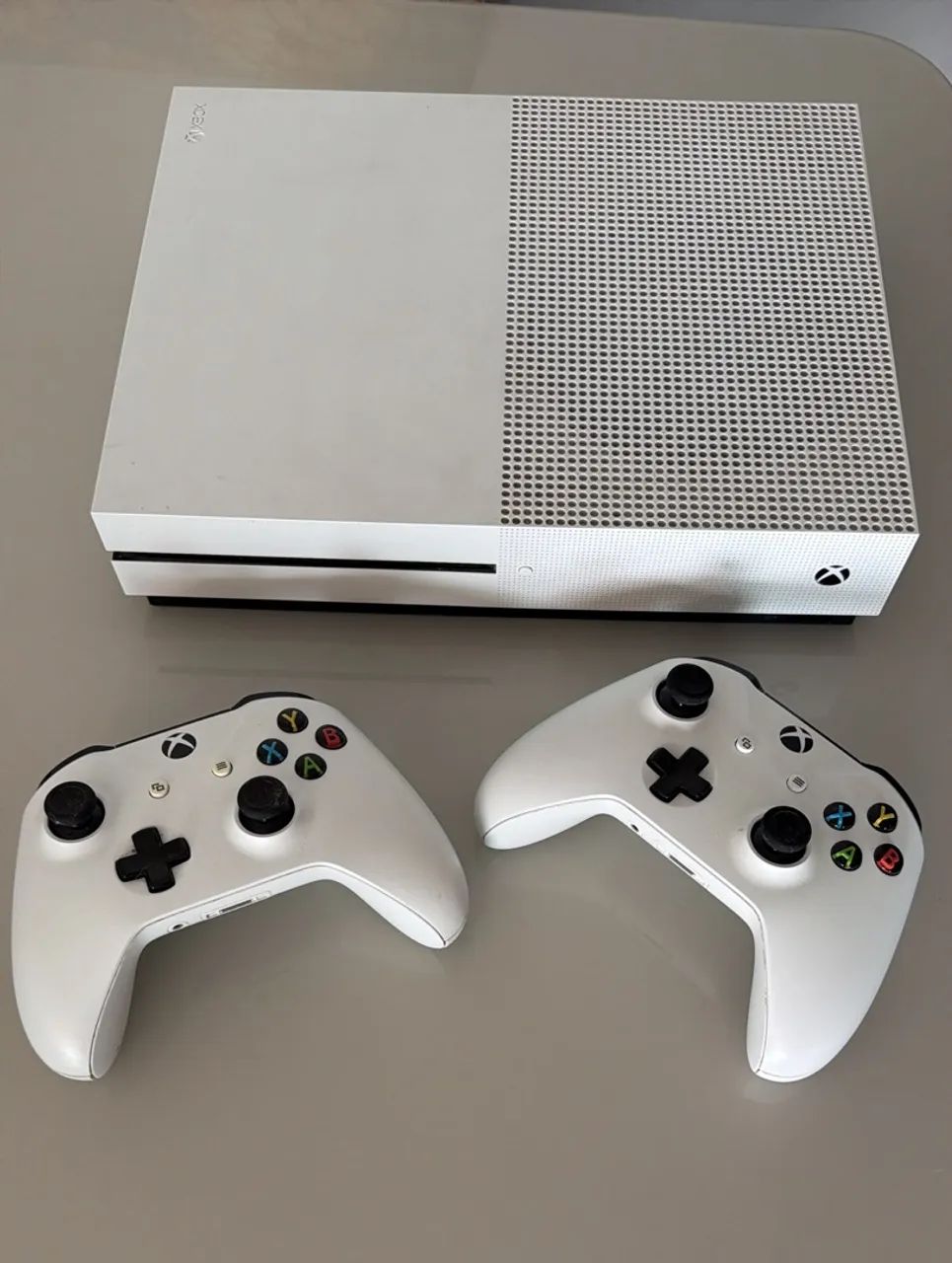 Xbox one com dois controles 