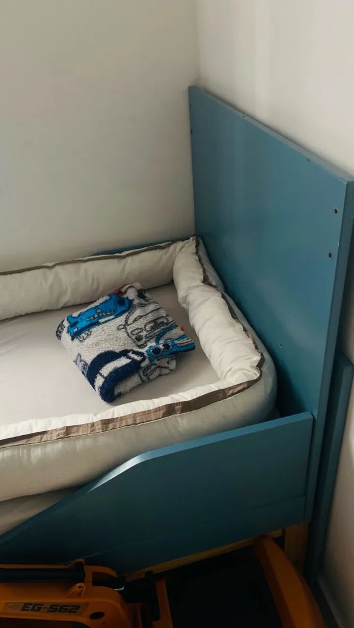 Berço/Cama azul 