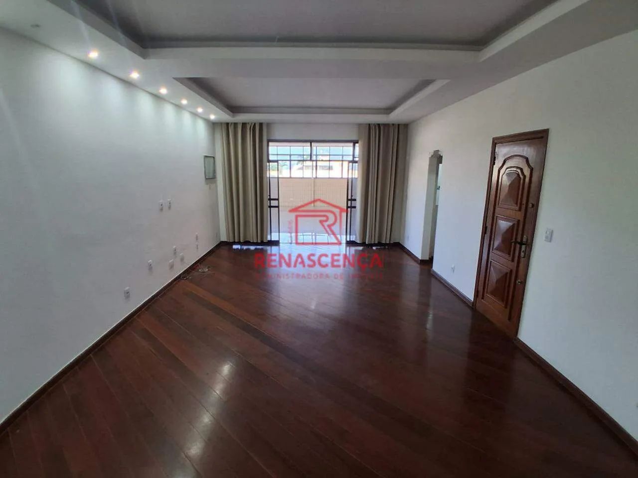 Apartamento com 4 Quartos e Varanda no Jardim Guanabara.