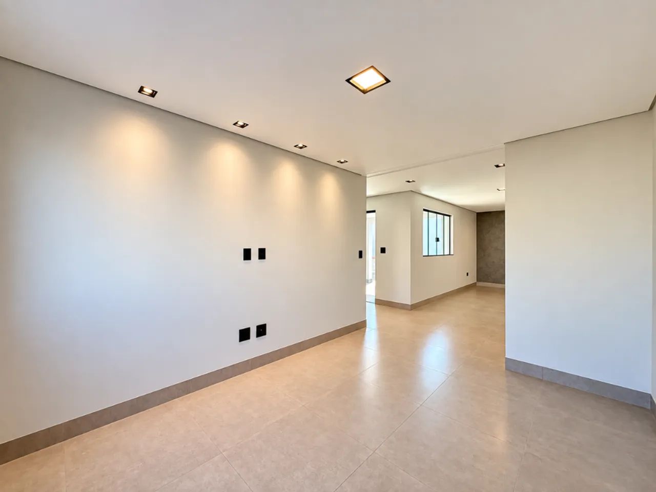 Sobrado à venda em Maringá, Zona 06, com 4 quartos, com 309 m² - Foto 5