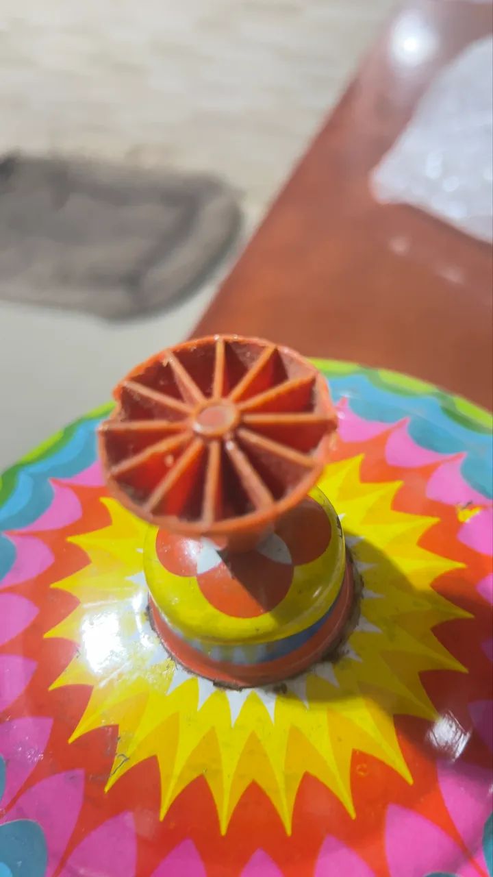 Pião de lata  - Foto 2