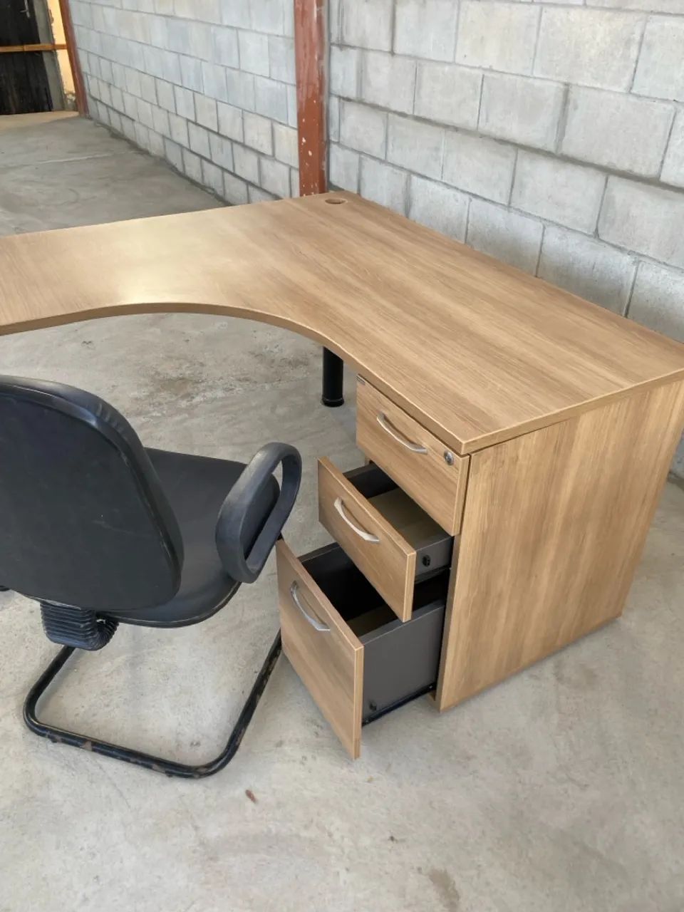 Mesa executiva com cadeira - Foto 3