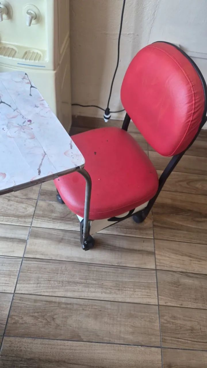 Cadeira cirandinha para manicure 