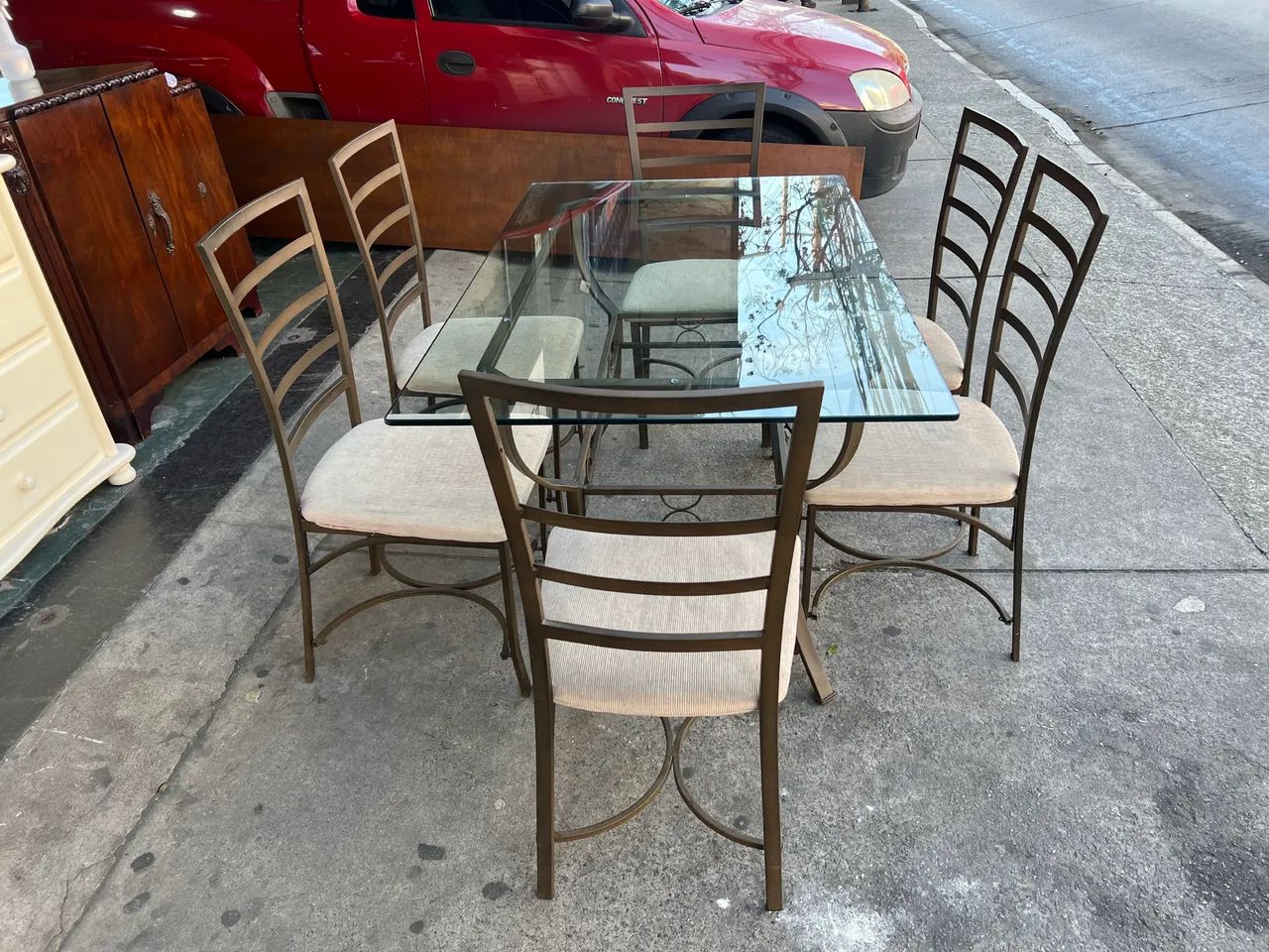 Mesa de Jantar com Tampo de Vidro e 6 Cadeiras - Foto 4