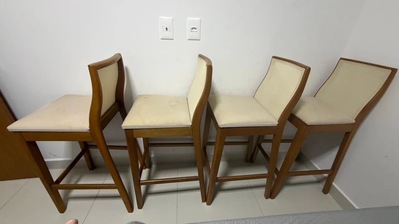 Mesa Bistrô + 4 Cadeiras em Madeira Maciça - Foto 2