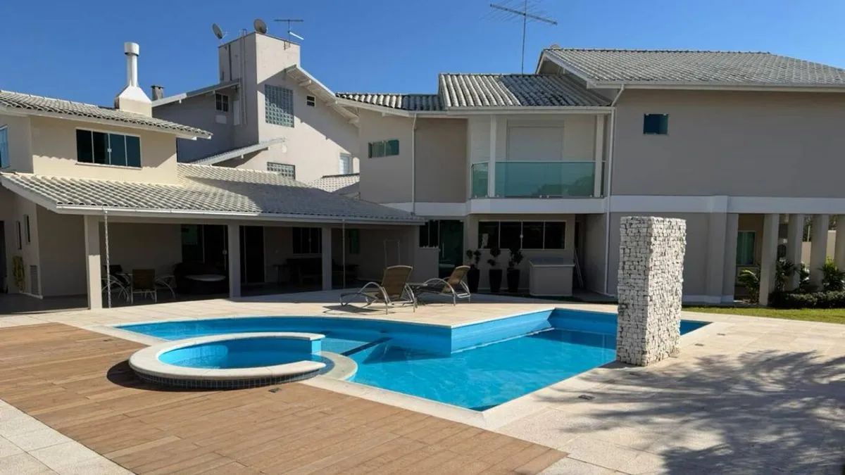 Casa Alto Padrão com Piscina no Centro de Palhoça | 3 Suítes