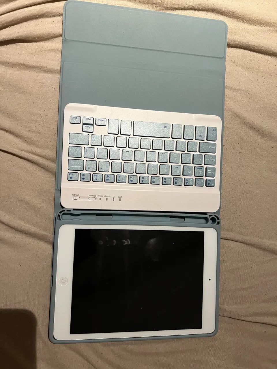 iPad Mini 1 + Capa Magnética com Teclado Bluetooth - Foto 5