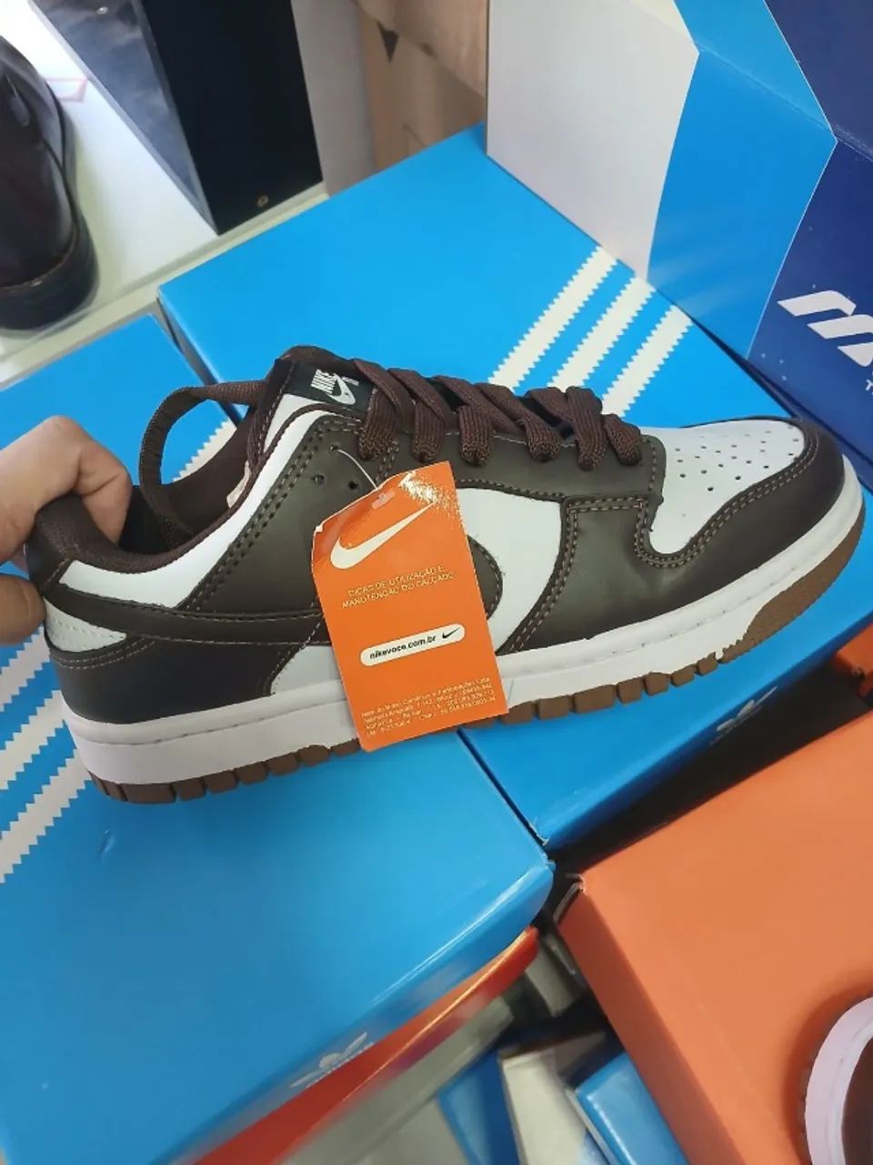TÊNIS NIKE SB DUNK LOW MARROM NUMERAÇÃO 39-40 - Foto 2