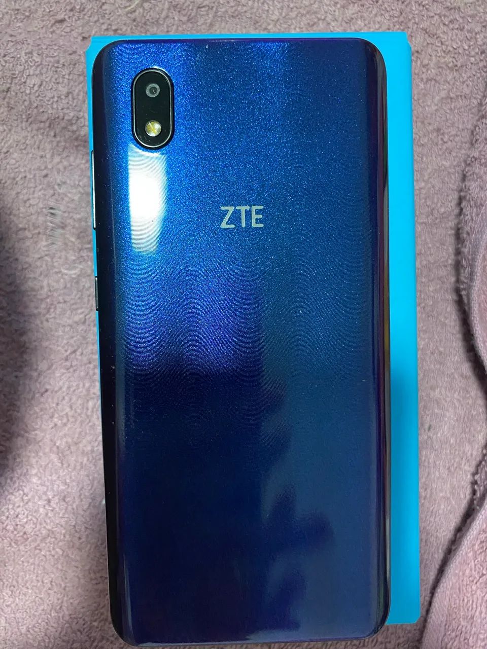 Celular ZTE de cor azul, 32gb, usado 