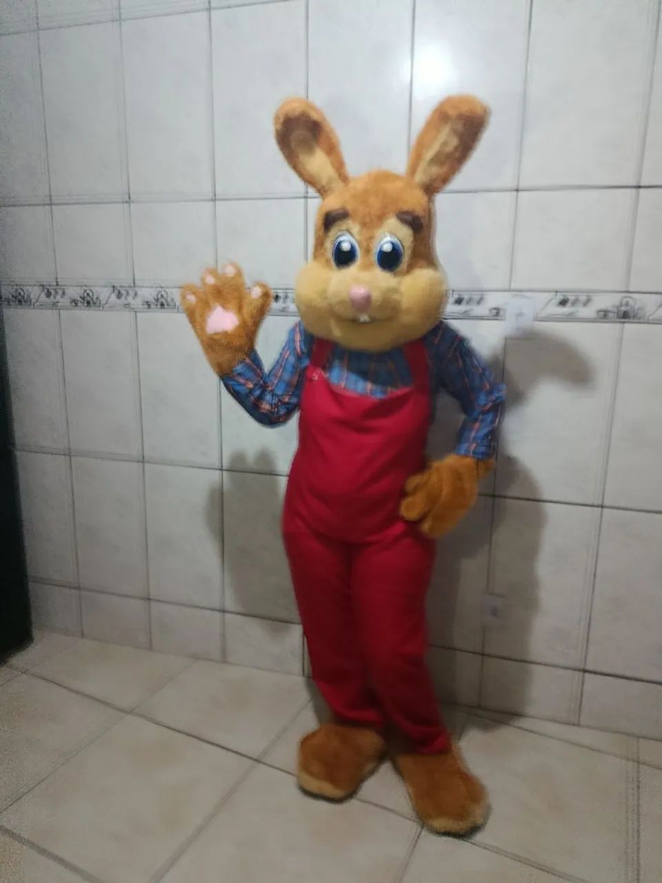 Cabeção de pelúcia e espuma Coelho - Foto 3