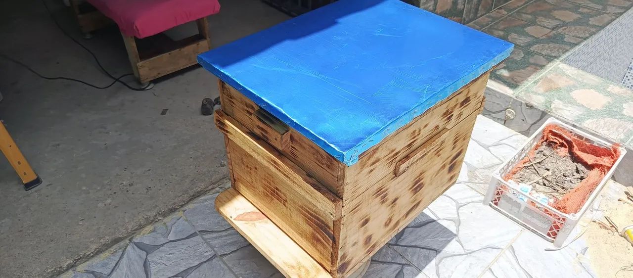 Caixa para abelhas 