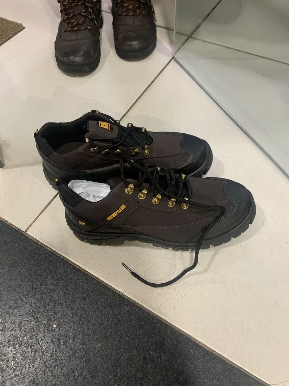 Bota caterpillar nova - Foto 2
