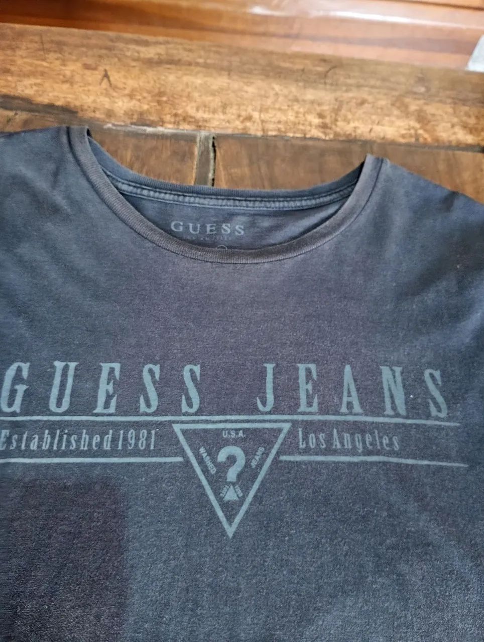 Camisetas da GUESS.    XL.    Preta