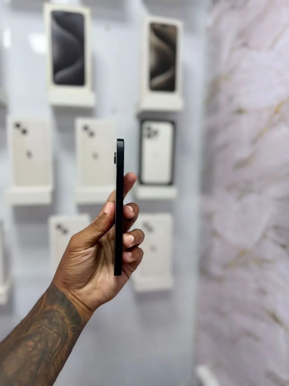 IPHONE 16e 256GB PRETO<br>R$ 3.599,00 - Foto 4