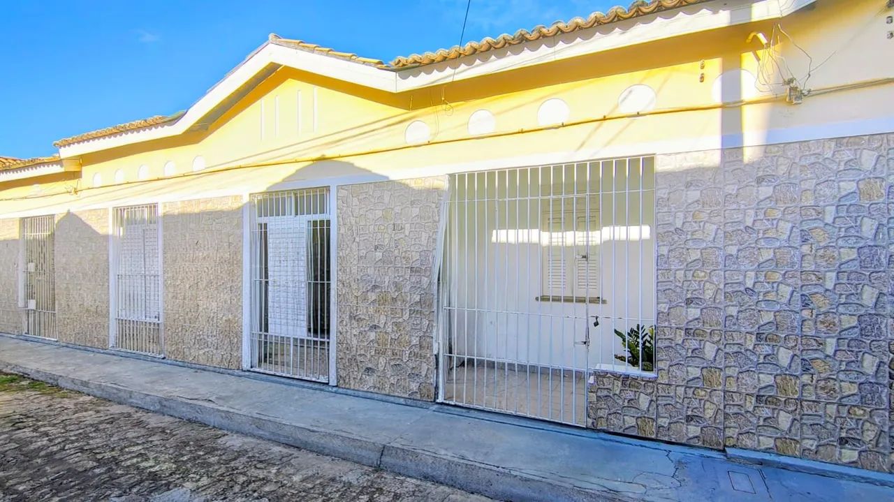 Vendo a chave ou financio casa no centro - Foto 2