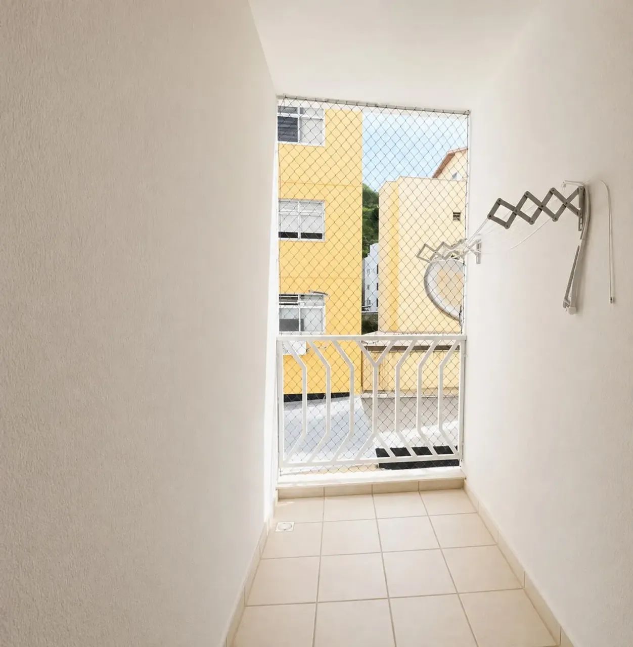 Lindo apartamento no São Mateus com dois quartos e duas varandas e suíte! Prédio com eleva - Foto 5