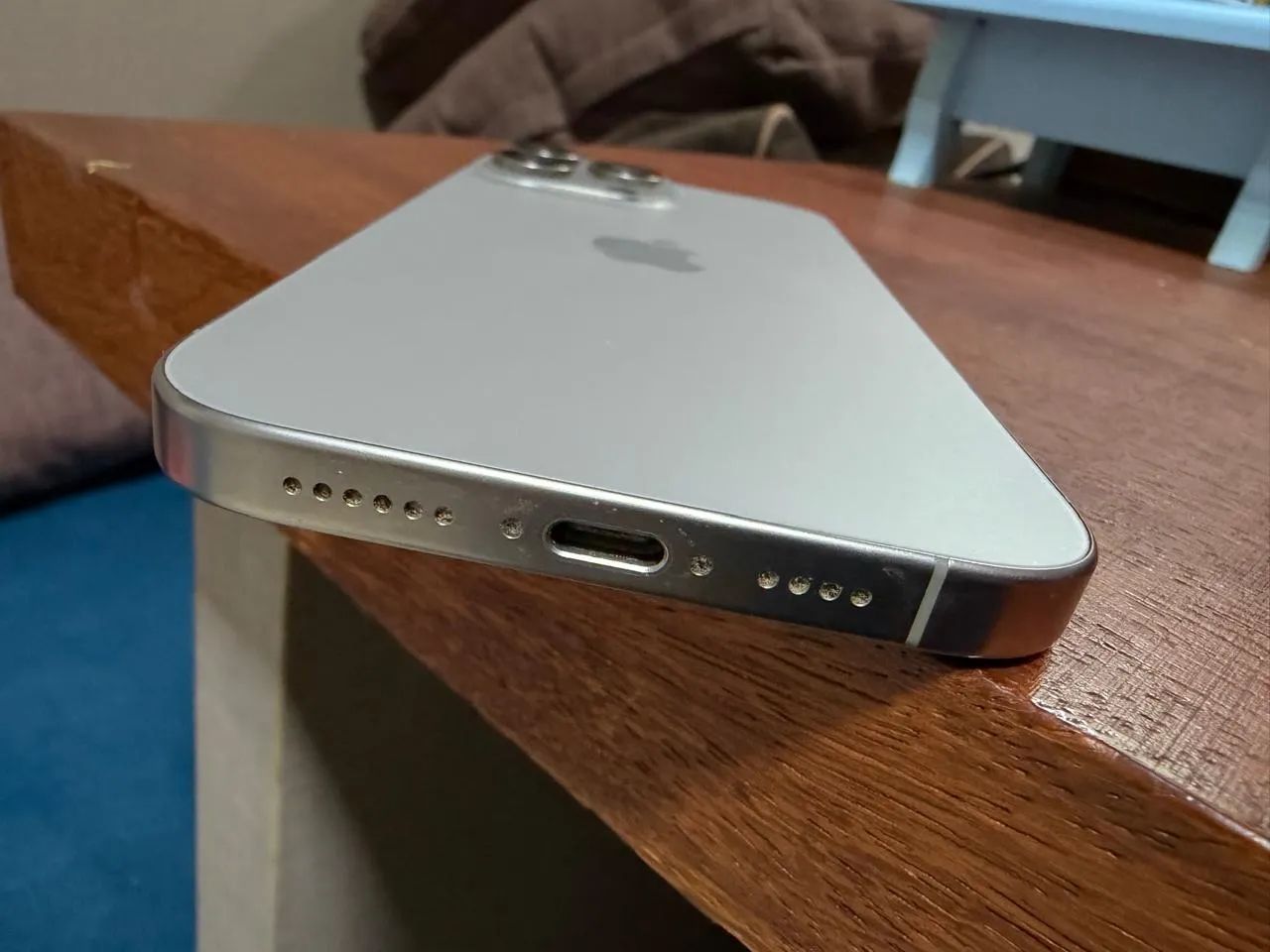 Iphone 16 pro max + Ipod pro 3 - Foto 2