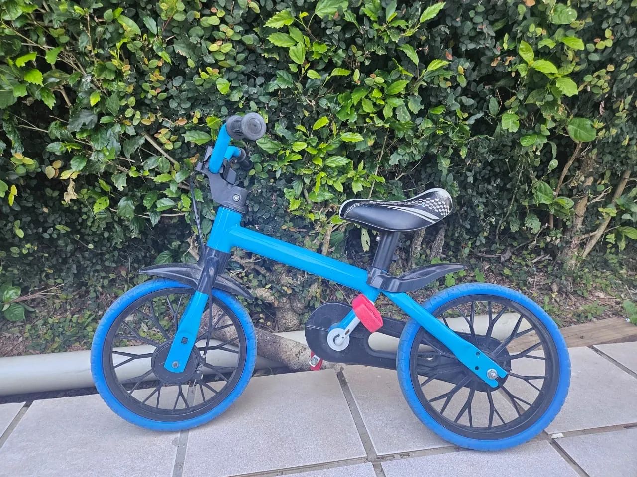 Vendo bicicleta infantil aro 12 - Foto 2