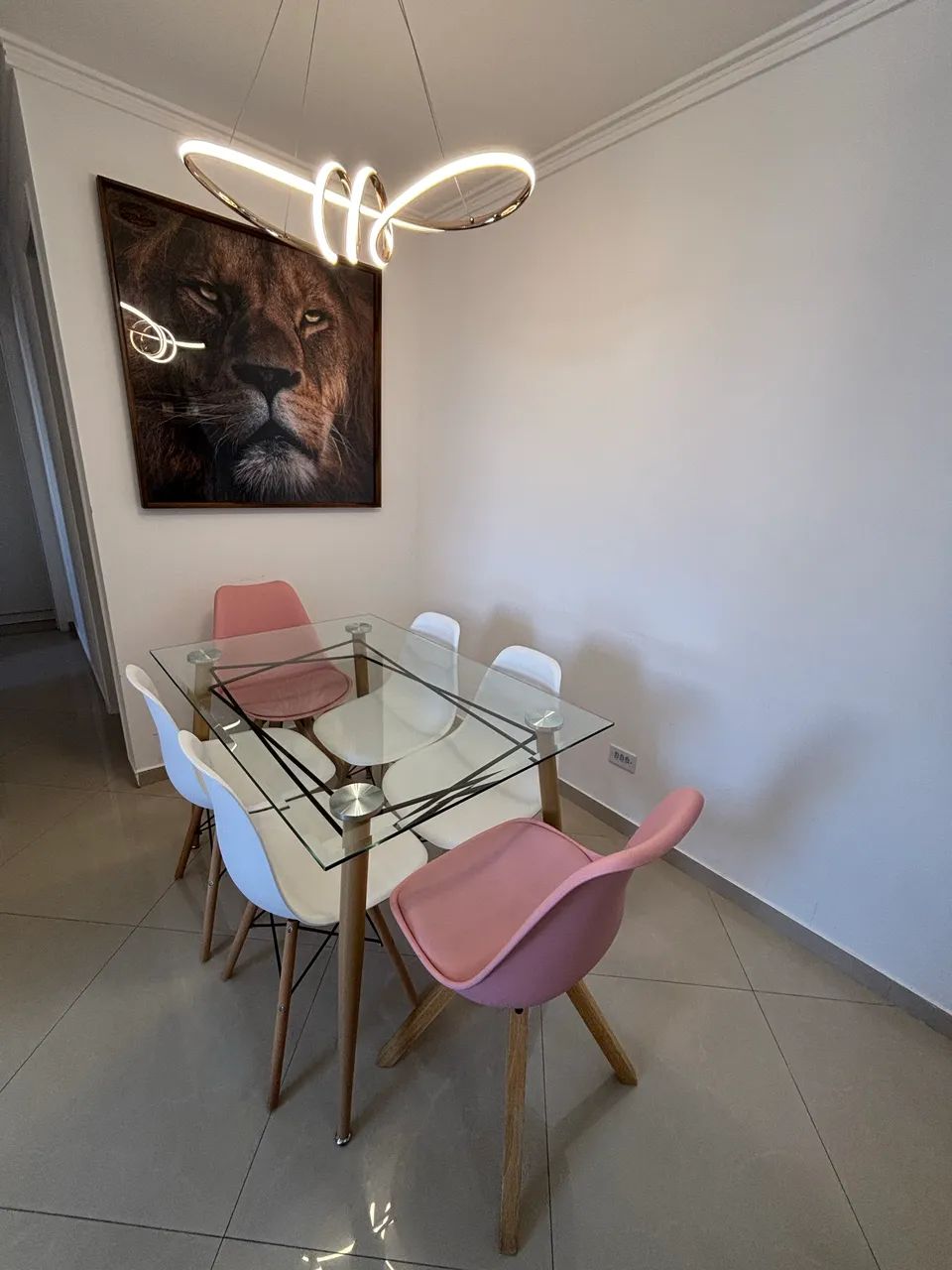 VENDO MESA DE VIDRO C/ 4 CADEIRAS EM ÓTIMO ESTADO - Foto 5