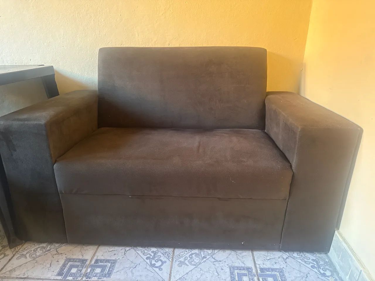 Conjunto de sofá 2 e 3 lugares marrom 