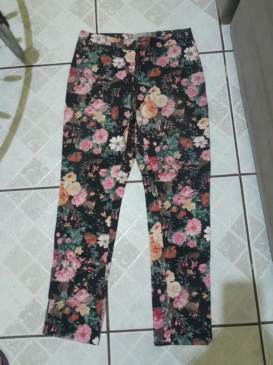 Calça Com Flores