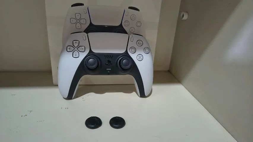 Dualsense PS5 Original + caixa + protetor analógico - Foto 2