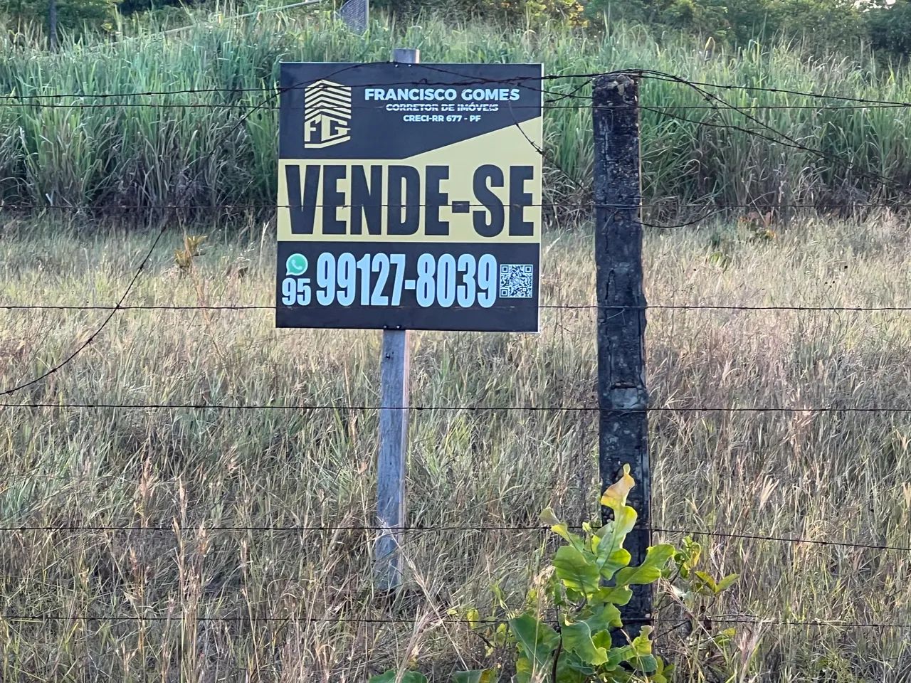 Terreno com excelente metragem,localização privilegiada e precinho espetacular. - Foto 2