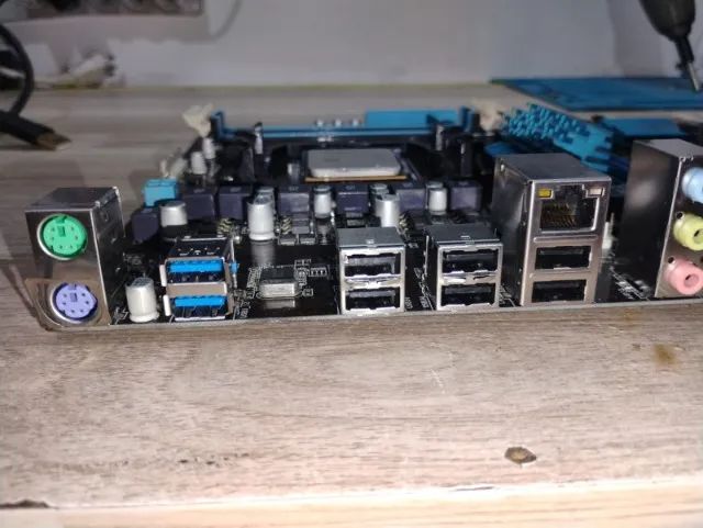 Placa-mãe Asus M5a97 Le R2.0 Am3+ Ddr3 Amd 970 Usada - Foto 3