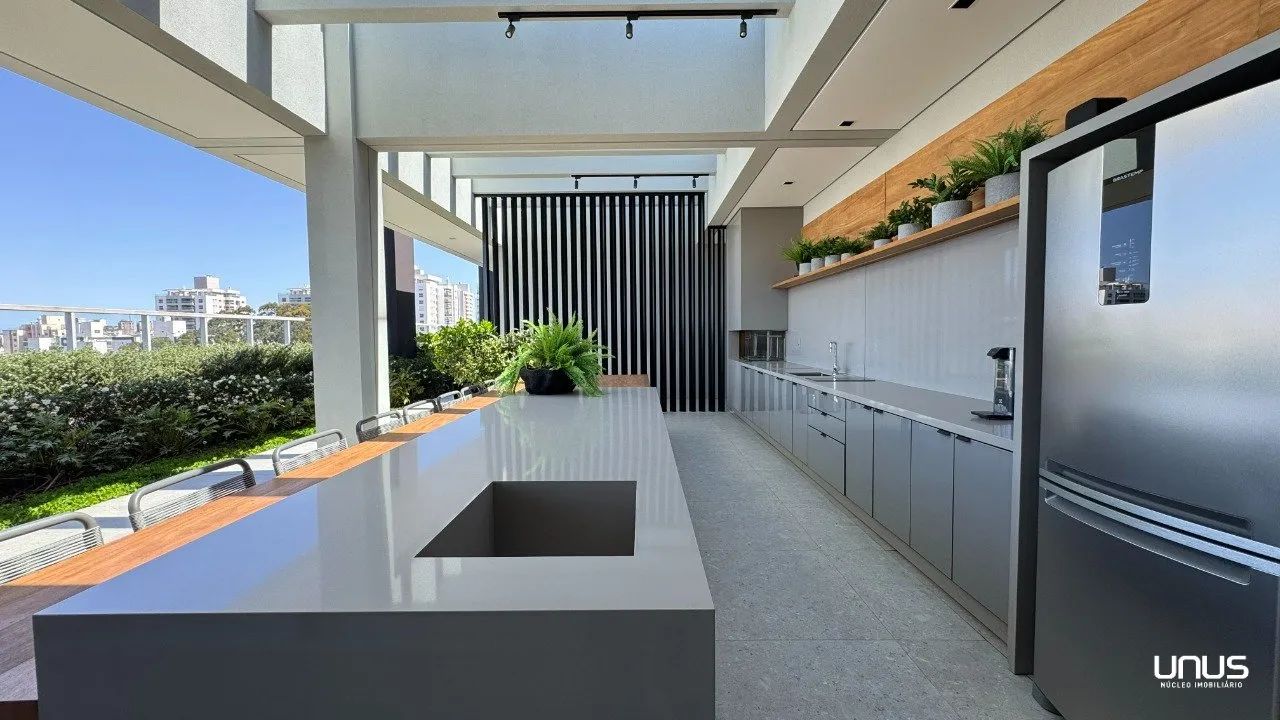 Apartamento com 3 suítes em Florianópolis