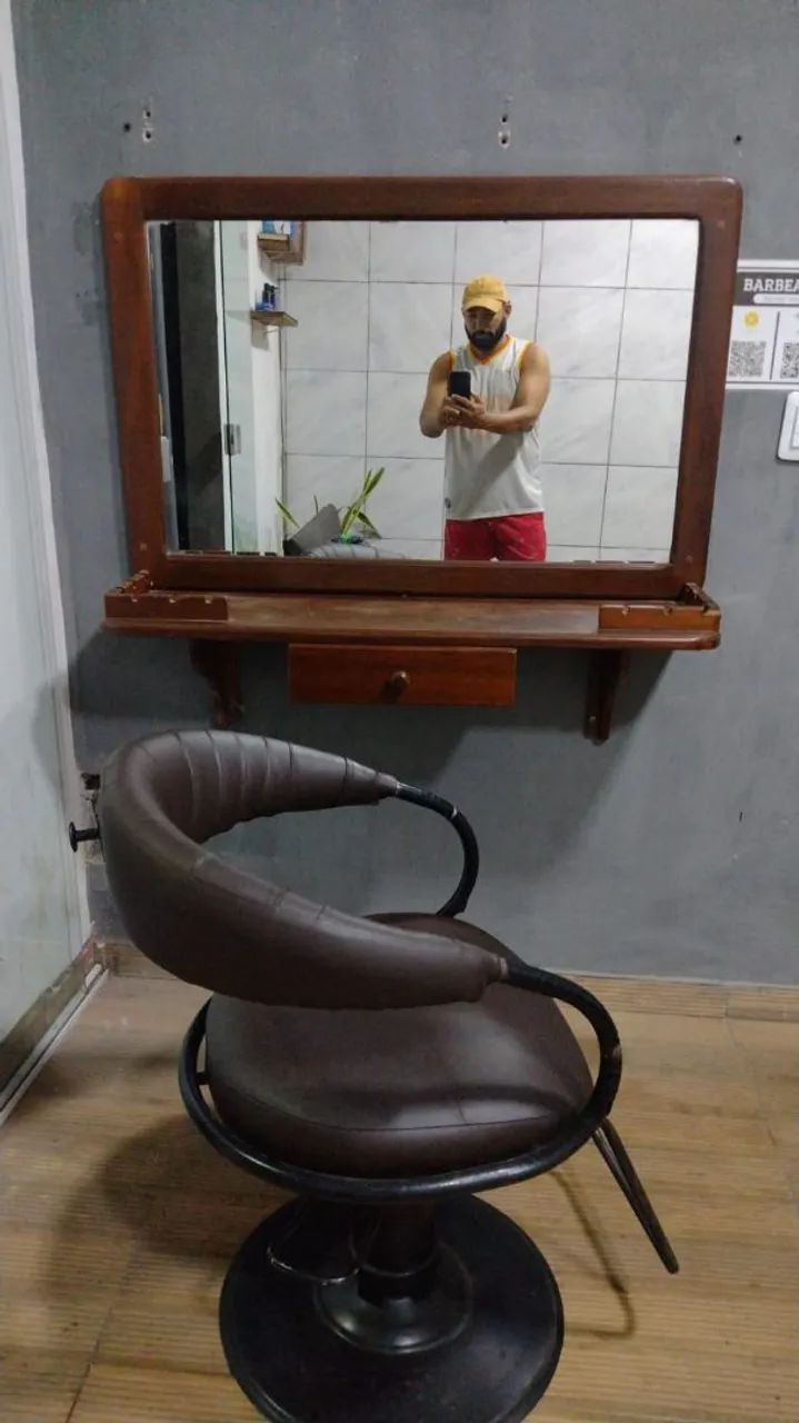 Vendo cadeira e bancada de barbeiro  - Foto 3