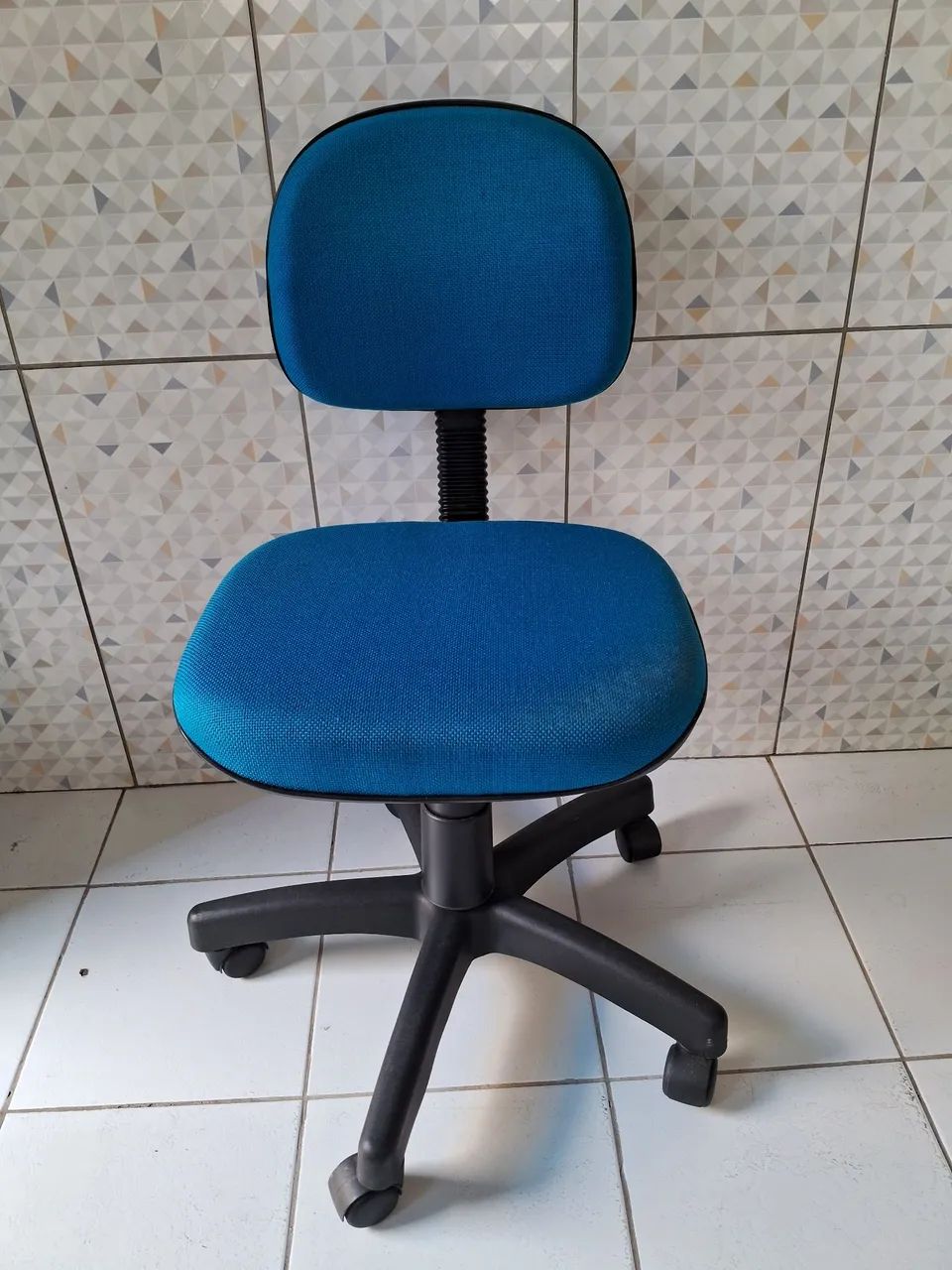 Cadeira giratória azul