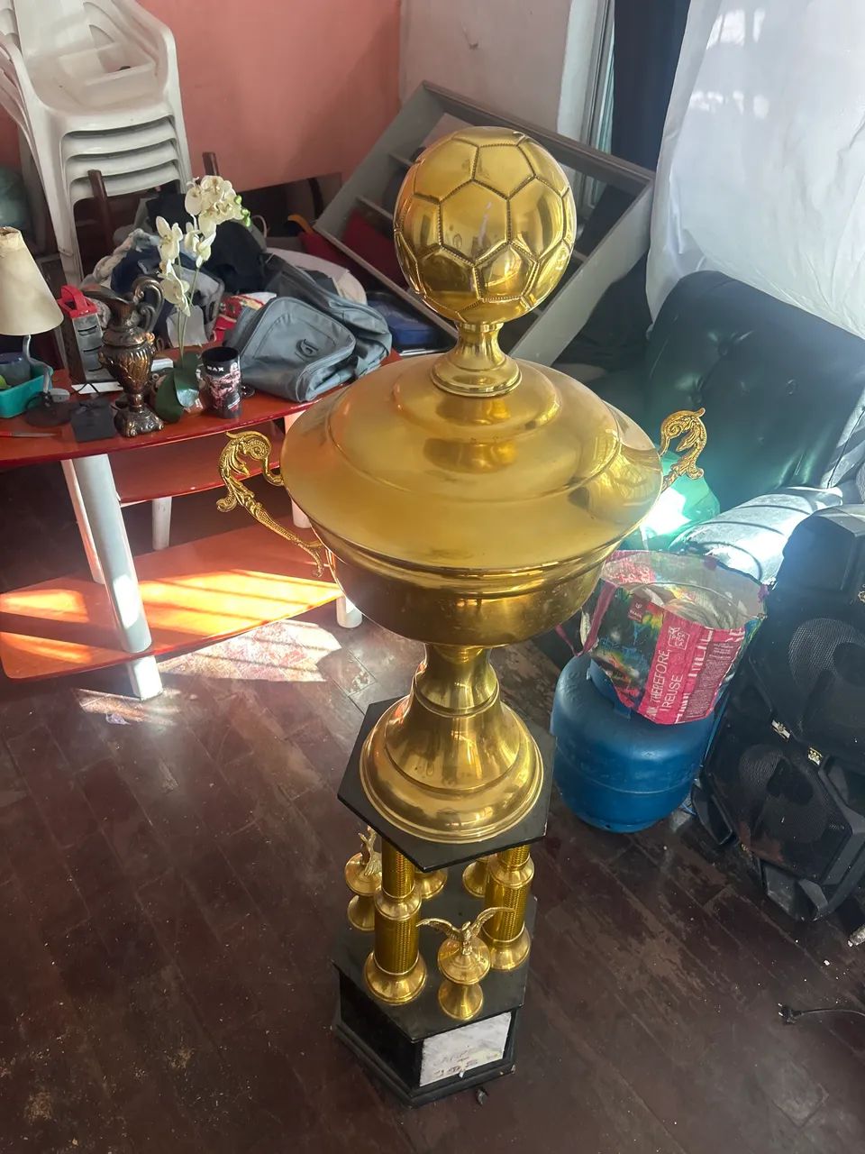 Troféu de ferro e 1 metro e 50 de altura  - Foto 2