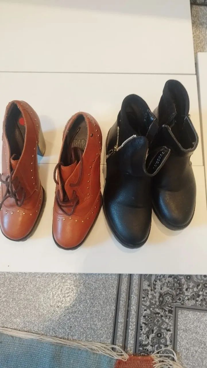 2 pares de botas n. 33