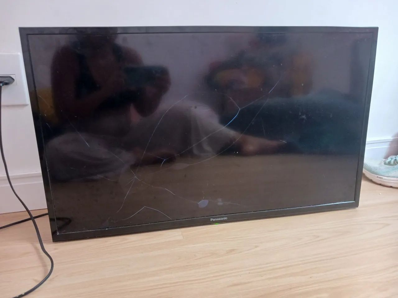 TV Panasonic com tela quebrada HDMI 32 POLEGADAS