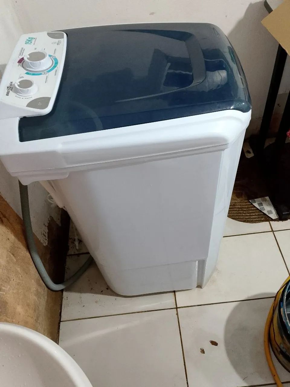 Um tanquinho de lavar  - Foto 2