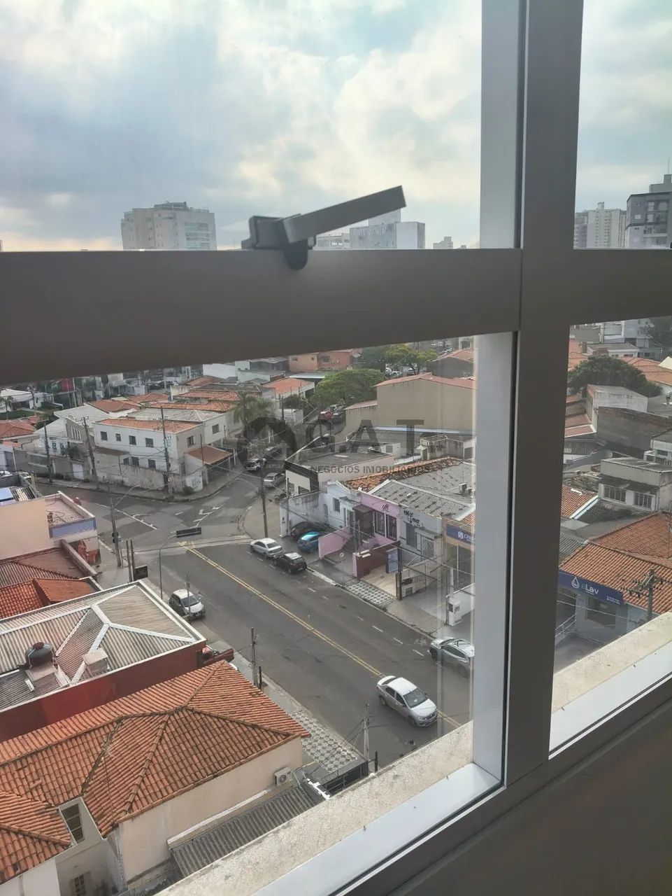 Sala comercial de 49 m² com banheiro e vaga de garagem no Jardim Vergueiro, Sorocaba-SP: o - Foto 2