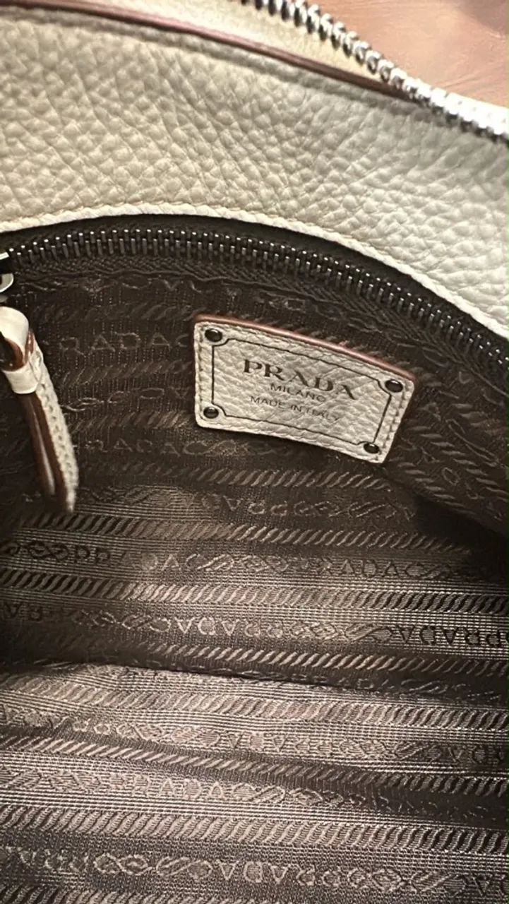 BAIXAR VALOR DE ALGUMAS PEÇAS SÓ HOJE!!! Imperdível Bolsa Prada Aimée branca - Foto 4