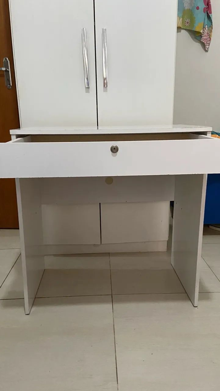 Escrivaninha mesa branca com gaveta e fechadura  - Foto 4