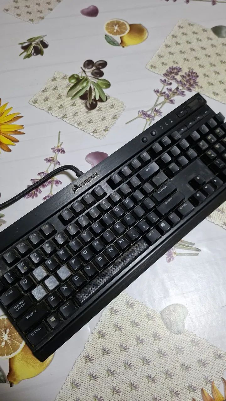 Teclado mecânico corsair