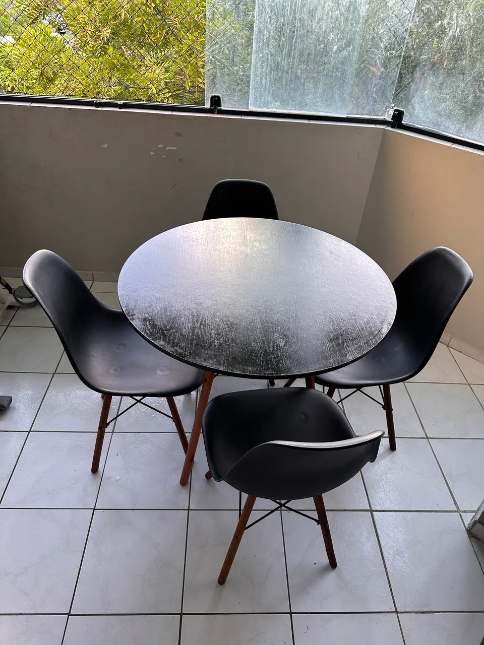 Mesa de jantar Eames 90cm c/4 cadeiras - Foto 2
