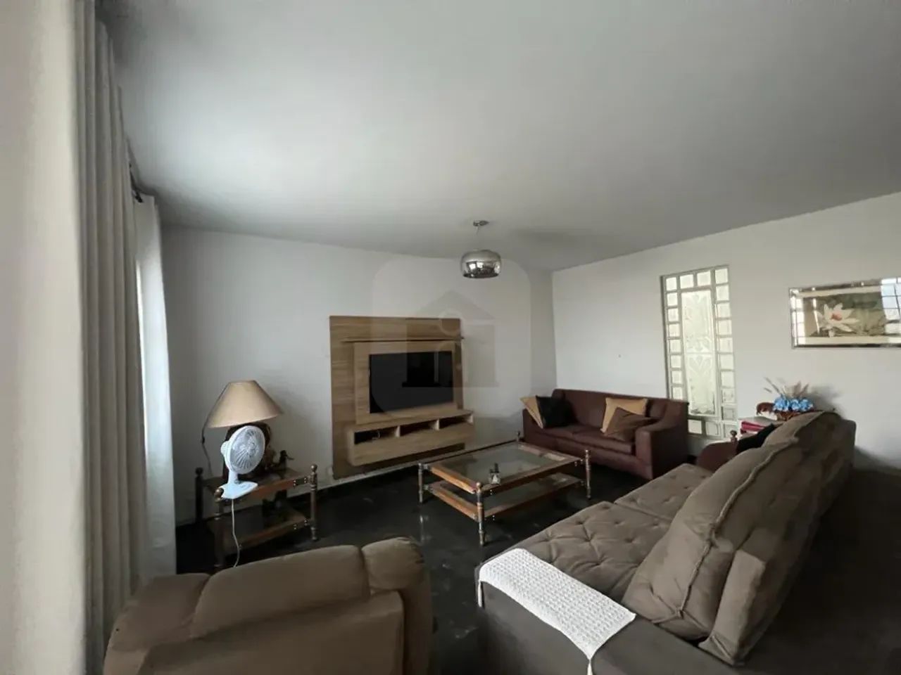 Casa para locação - venda no bairro Centro.