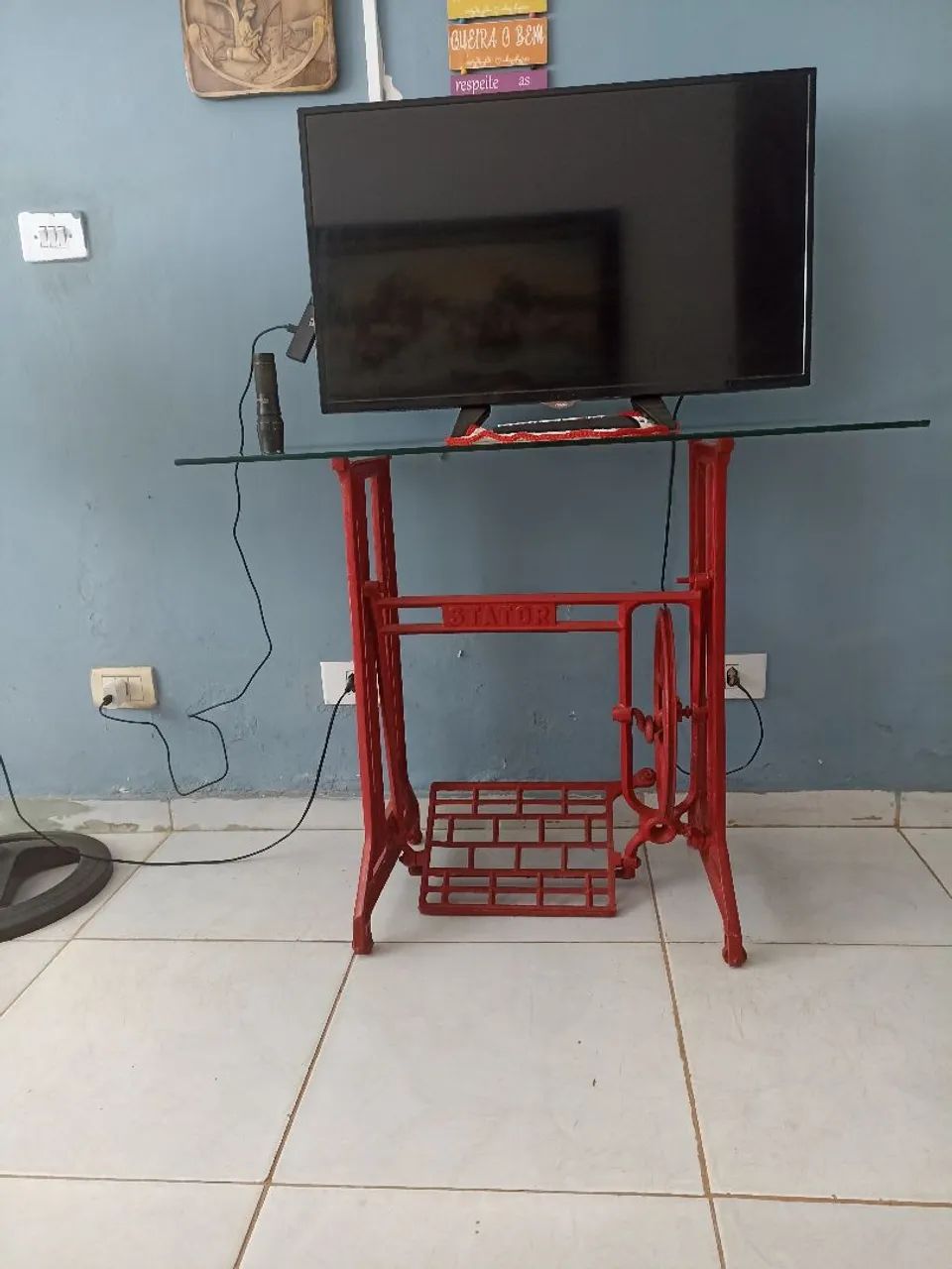 Raque de vidro e pé de máquina 